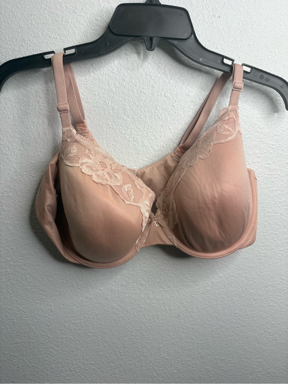 Victoria’s Secret Body By Victoria Perfect Coverage Size 40C Bra